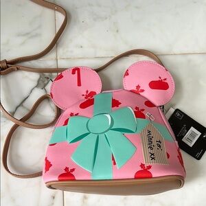 BNWT Bioworld Disney  Minnie Mouse Gift Wrapped Christmas Crossbody Bag